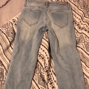 Ripped parts on the ripped spots are coverd by glitteterd sequences